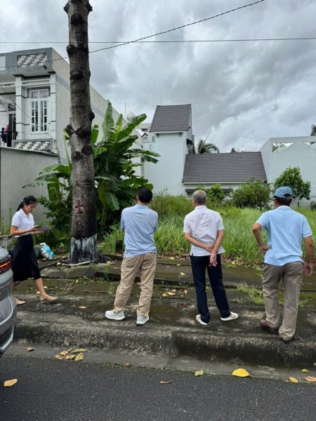 Khách hàng đi tìm hiểu đất ở Nhơn Trạch